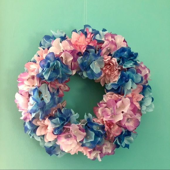 Hand Crafted |  Hydrangea and Dahlia Floral Wreath - Picture 1 of 1